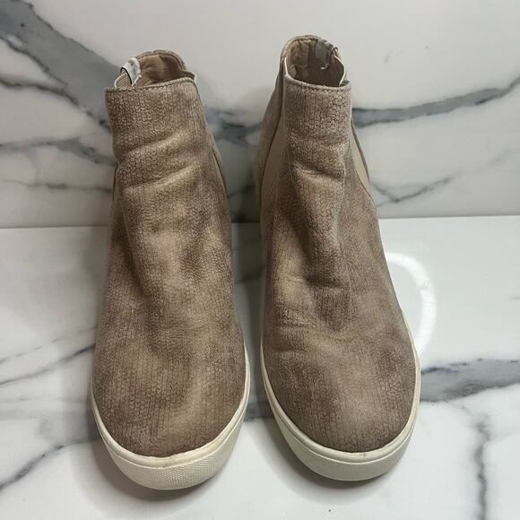 Coconuts by Matisse | Women's Tan Faux Suede Lure Wedge Sneaker Booties Sz 7.5 - Picture 3 of 8